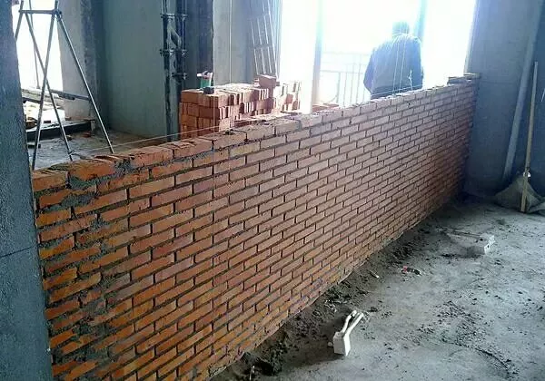 自建房砌墻這樣做，可以防止墻體開裂！