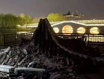“膠”點事件：紹興迪蕩湖公園一處涼亭突然倒塌！